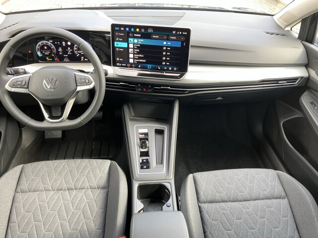 Golf VIII Var. 1.5 eTSI DSG Life AHK,ACC,LED BC