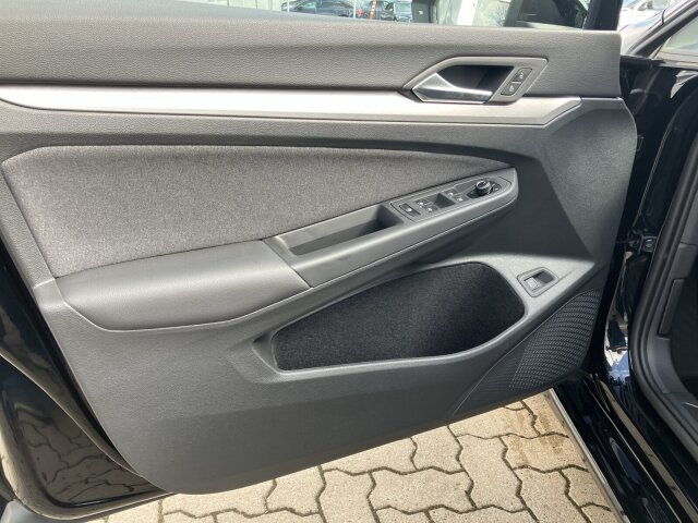 Golf VIII Var. 1.5 eTSI DSG Life AHK,ACC,LED BC