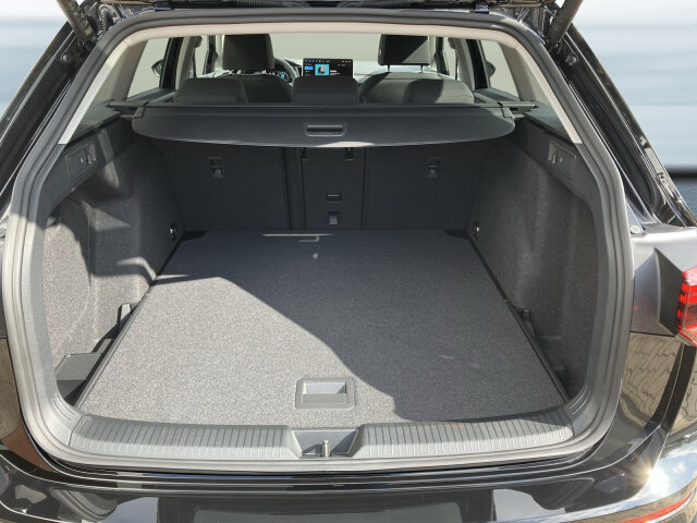 Golf VIII Var. 1.5 eTSI DSG Life AHK,ACC,LED BC