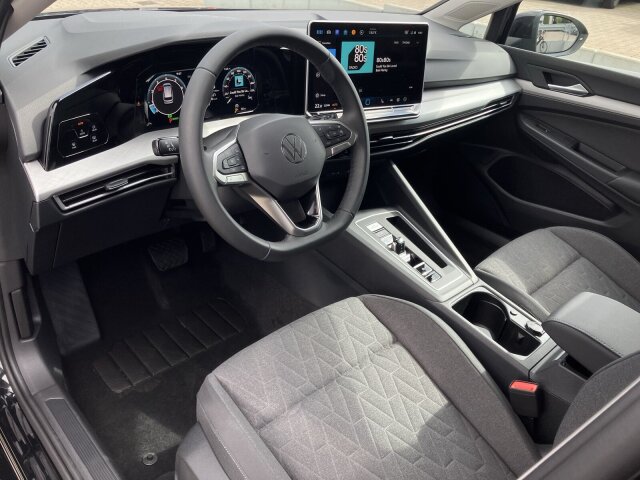 Golf VIII Var. 1.5 eTSI DSG Life AHK,ACC,LED BC