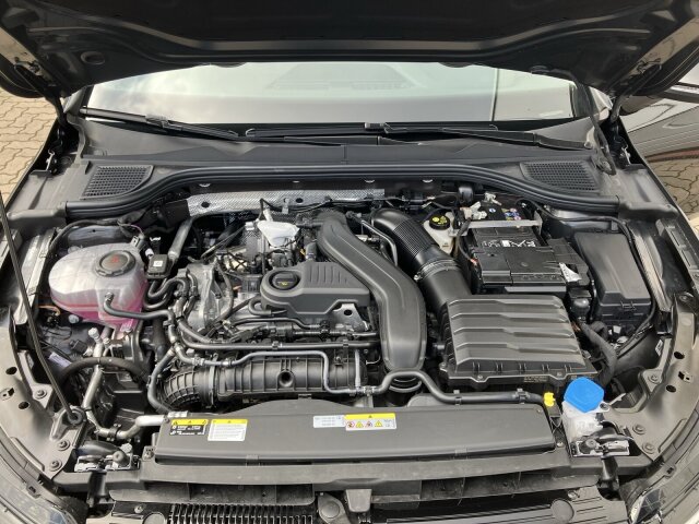 Golf VIII Var. 1.5 eTSI DSG Life AHK,ACC,LED BC