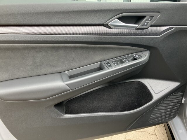 Golf VIII 1.5 eTSI DSG R-Line Black ACC, Pano BC