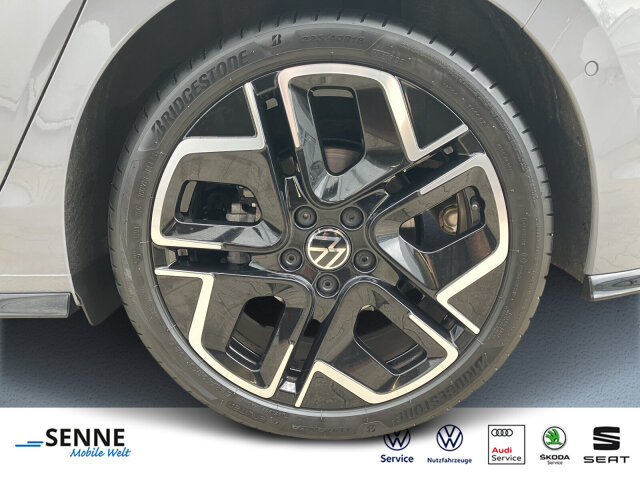 Golf VIII 1.5 eTSI DSG R-Line Black ACC, Pano BC