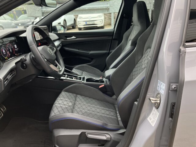 Golf VIII 1.5 eTSI DSG R-Line Black ACC, Pano BC