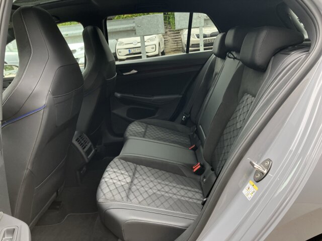Golf VIII 1.5 eTSI DSG R-Line Black ACC, Pano BC