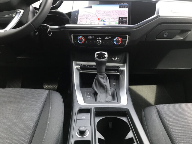 Q3 35 TFSI S tronic, Navi, AHK, LED, Sitzh.