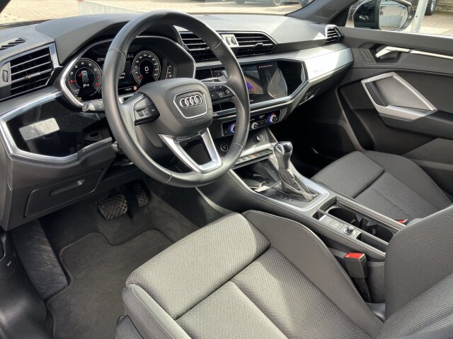 Q3 35 TFSI DSG S line AHK,ACC,Kamera,LED,App