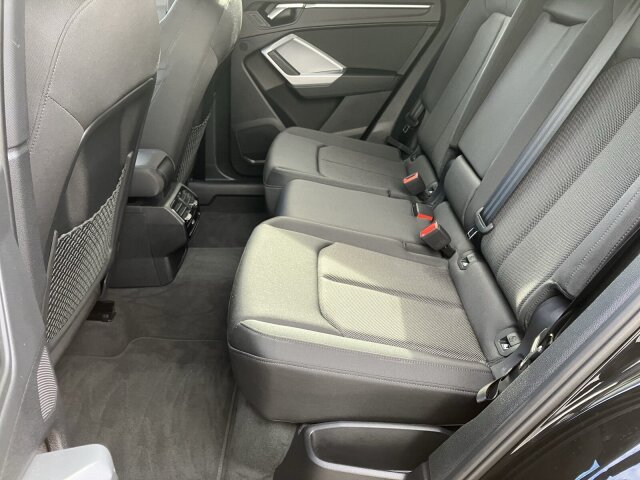 Q3 35 TFSI DSG S line AHK,ACC,Kamera,LED,App