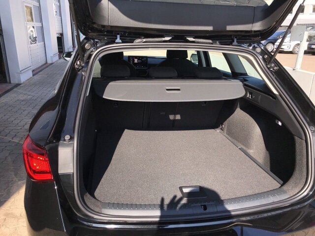 Leon Sportstourer 1.5 eTSI DSG Style, AHK, LED,