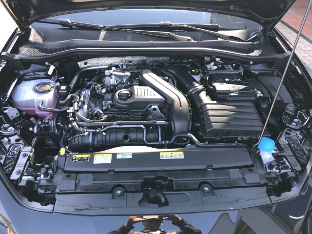 Leon Sportstourer 1.5 eTSI DSG Style, AHK, LED,