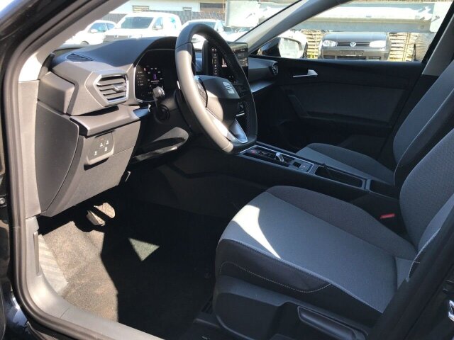 Leon Sportstourer 1.5 eTSI DSG Style, AHK, LED,