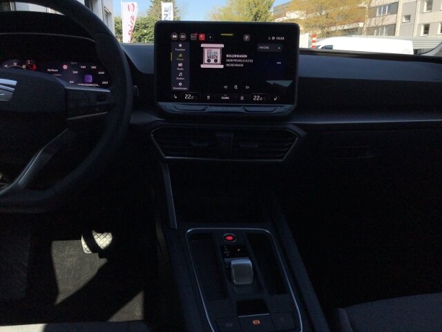 Leon Sportstourer 1.5 eTSI DSG Style, AHK, LED,