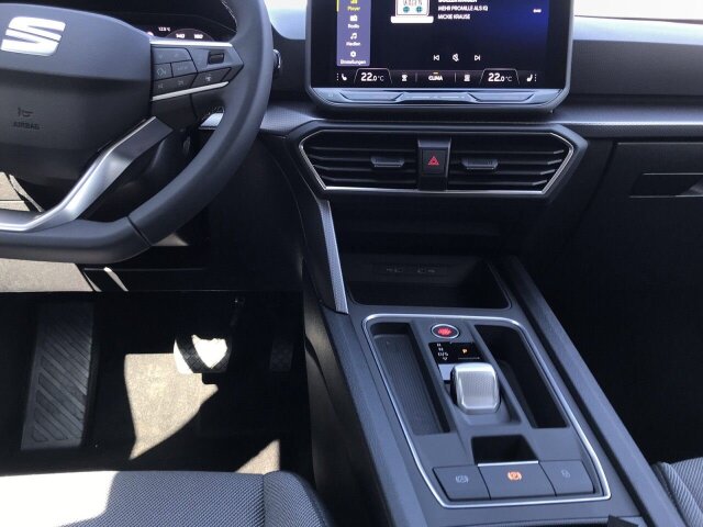 Leon Sportstourer 1.5 eTSI DSG Style, AHK, LED,