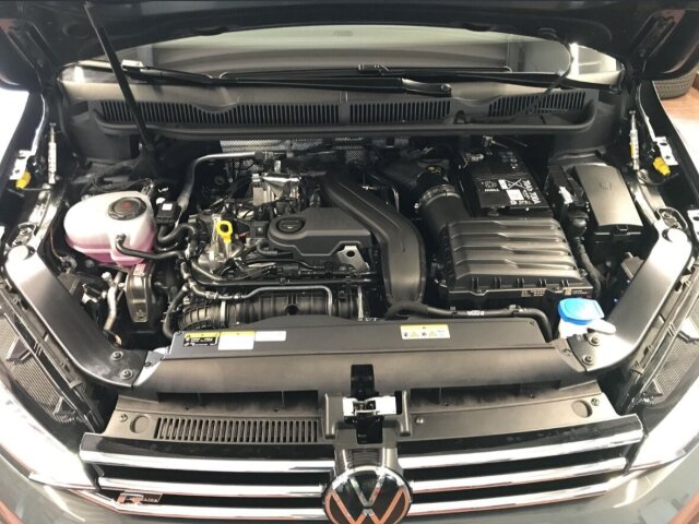 Touran 1.5 TSI DSG R-Line,Navi,LED,AHK,7 Sitze