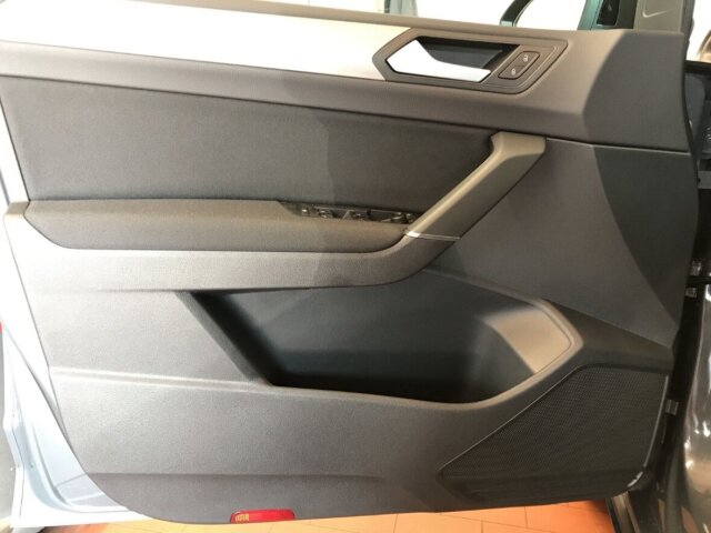 Touran 1.5 TSI DSG R-Line,Navi,LED,AHK,7 Sitze