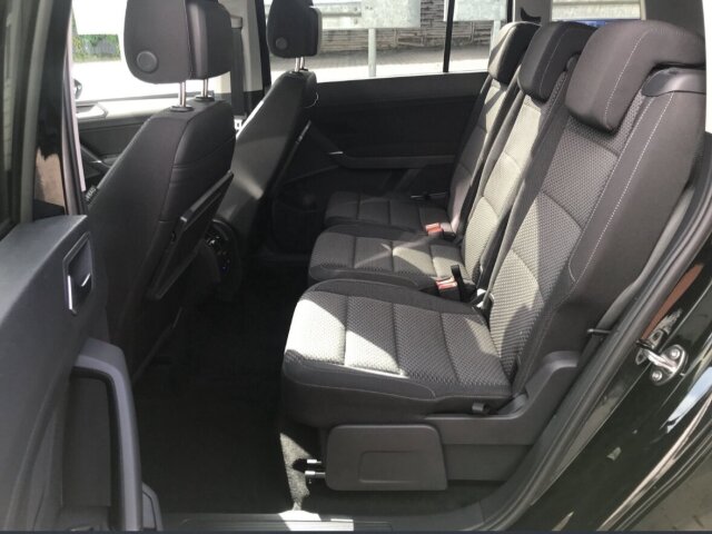 Touran 1.5 TSI DSG R-Line,Navi,LED,AHK,7 Sitze