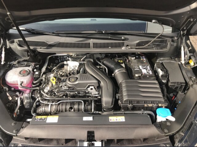 Touran 1.5 TSI DSG R-Line,Navi,LED,AHK,7 Sitze