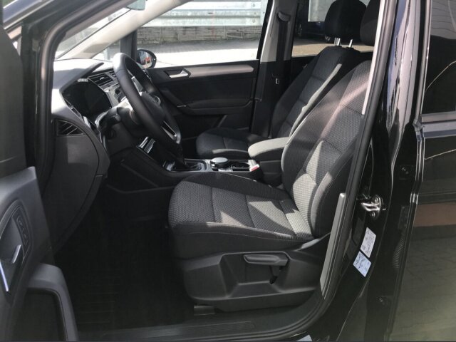 Touran 1.5 TSI DSG R-Line,Navi,LED,AHK,7 Sitze