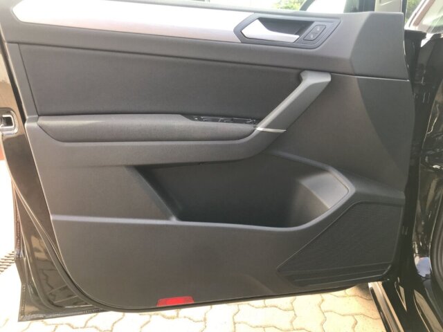 Touran 1.5 TSI DSG R-Line,Navi,LED,AHK,7 Sitze
