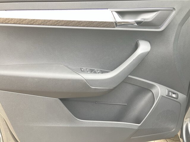 Karoq 1.5 TSI DSG Selection AHK,LED,Kamera,Garantie