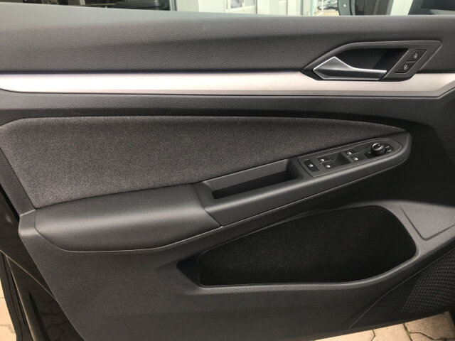 Golf VIII 1.5 eTSI DSG Life ACC, Kamera, AHK