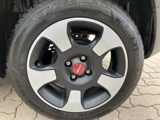 Panda 1.0 Mild Hybrid City Cross Plus Sitzhzg.