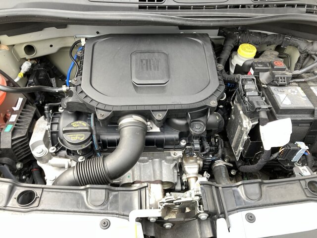 Panda 1.0 Mild Hybrid City Cross Plus Sitzhzg.